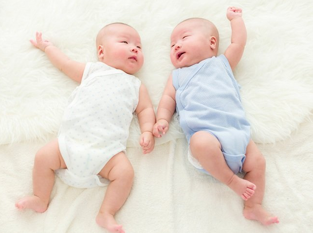 जुड़वाँ के सपनों का अर्थ