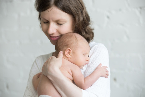 le sens d'un rêve de trouver un bébé