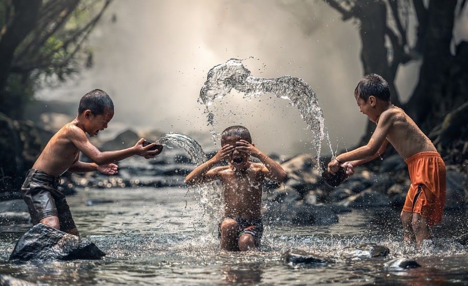 Η έννοια του ονείρου του μπάνιου σε ένα ποτάμι σύμφωνα με τον Ινδουισμό